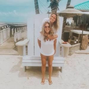 Meet your Posher, Dena